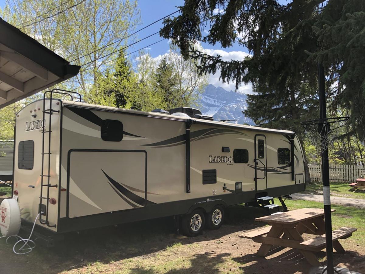 Rundle Mountain Rv Park Hotel Canmore Exterior photo