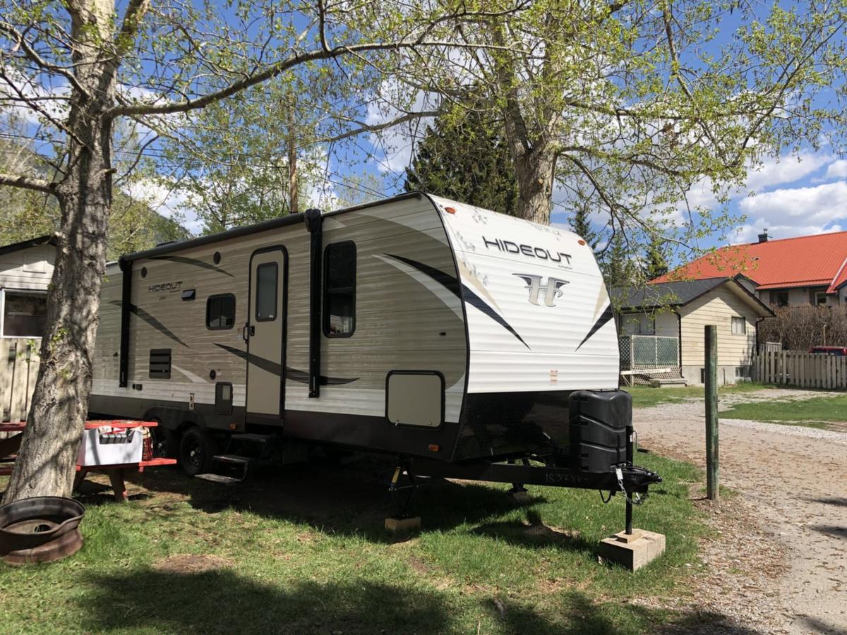 Rundle Mountain Rv Park Hotel Canmore Exterior photo